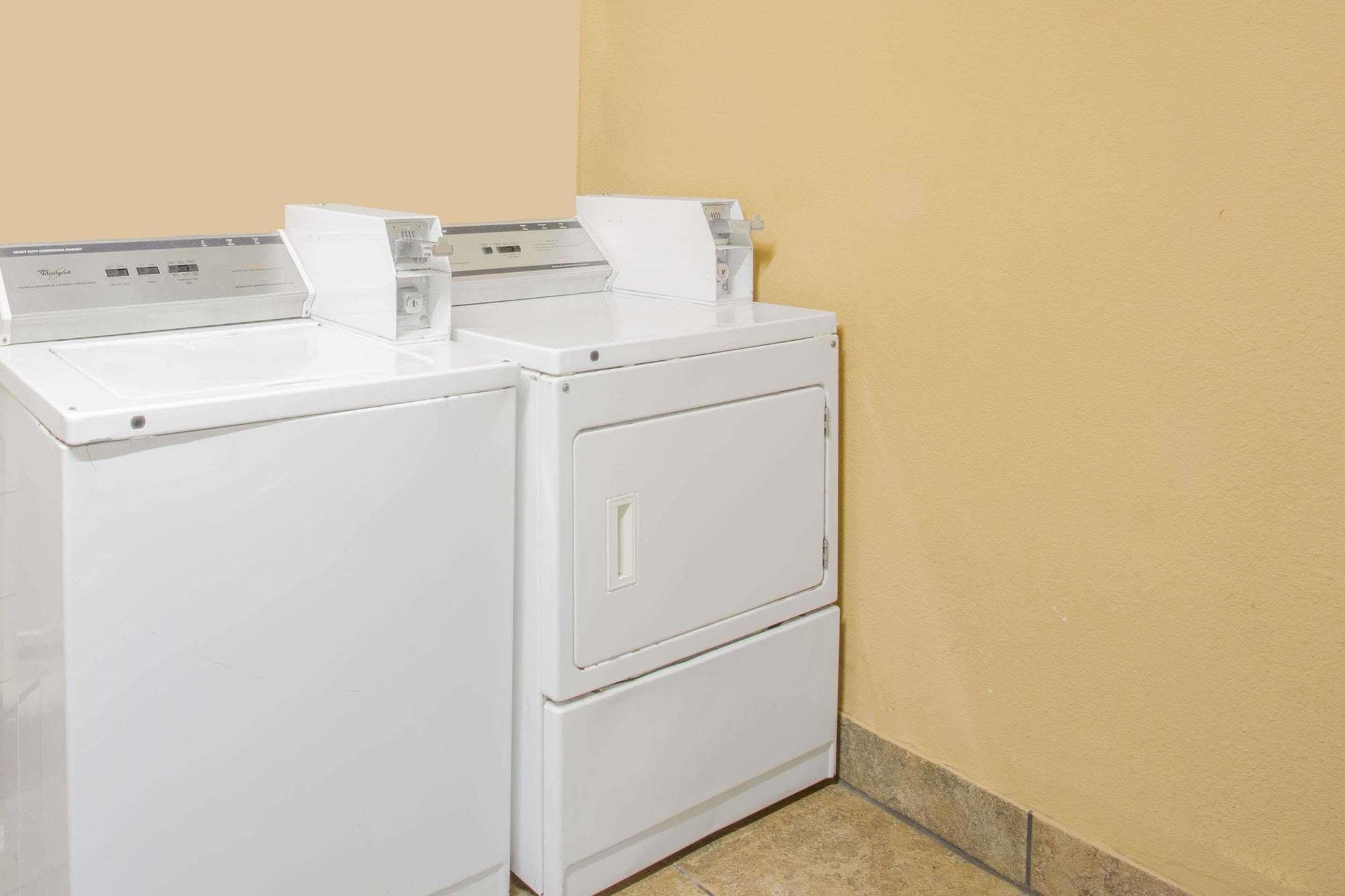 Super Inn Williamsburg Luaran gambar