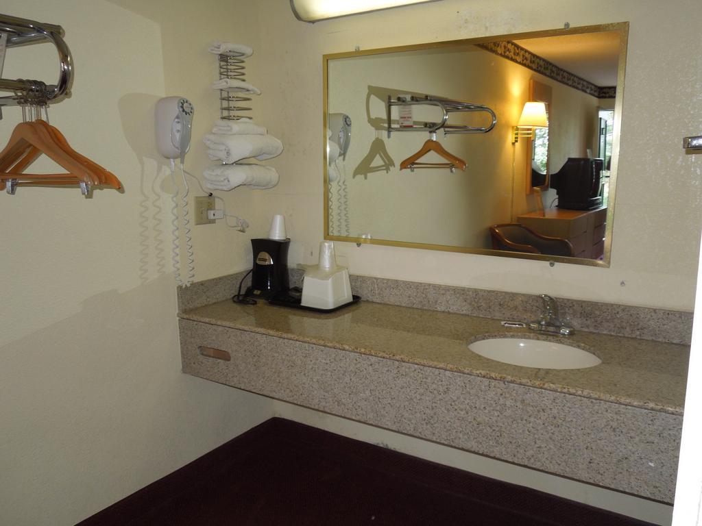 Super Inn Williamsburg Luaran gambar
